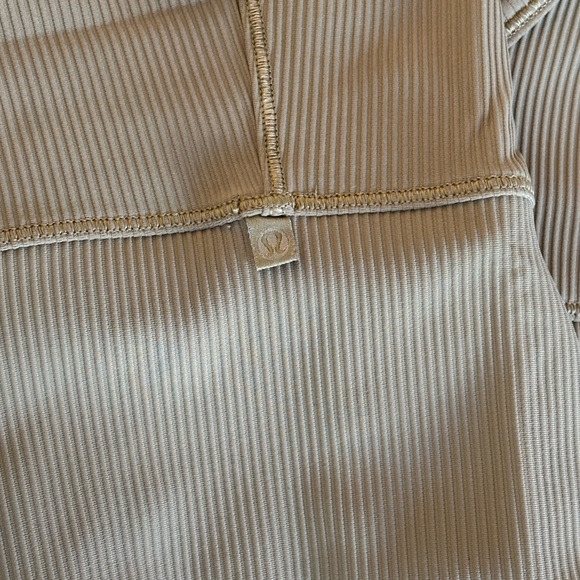 Lululemon Power Pivot Tank Top Ribbed - Picture 4 of 4